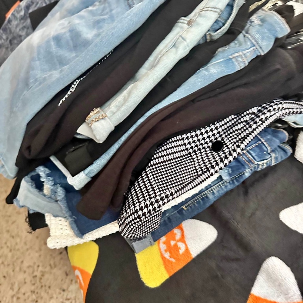 Mystery box of designer Mixed Women's Clothing Bundle - Assorted Colors - Picture 2 of 4